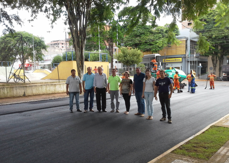 INICIAM OBRAS DE RECUPERAÇÃO ASFÁLTICA NA RUA MINAS GERAIS